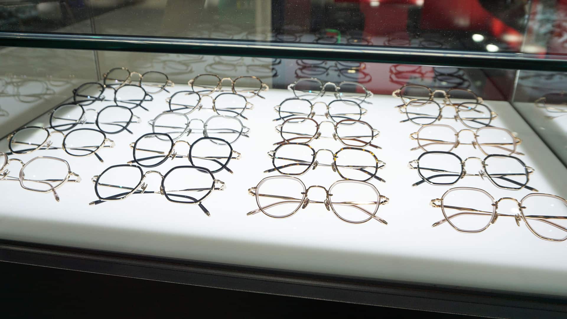 요즘 유행하는 안경테 알아보기 (국제안경산업전시회 참관후기(4)