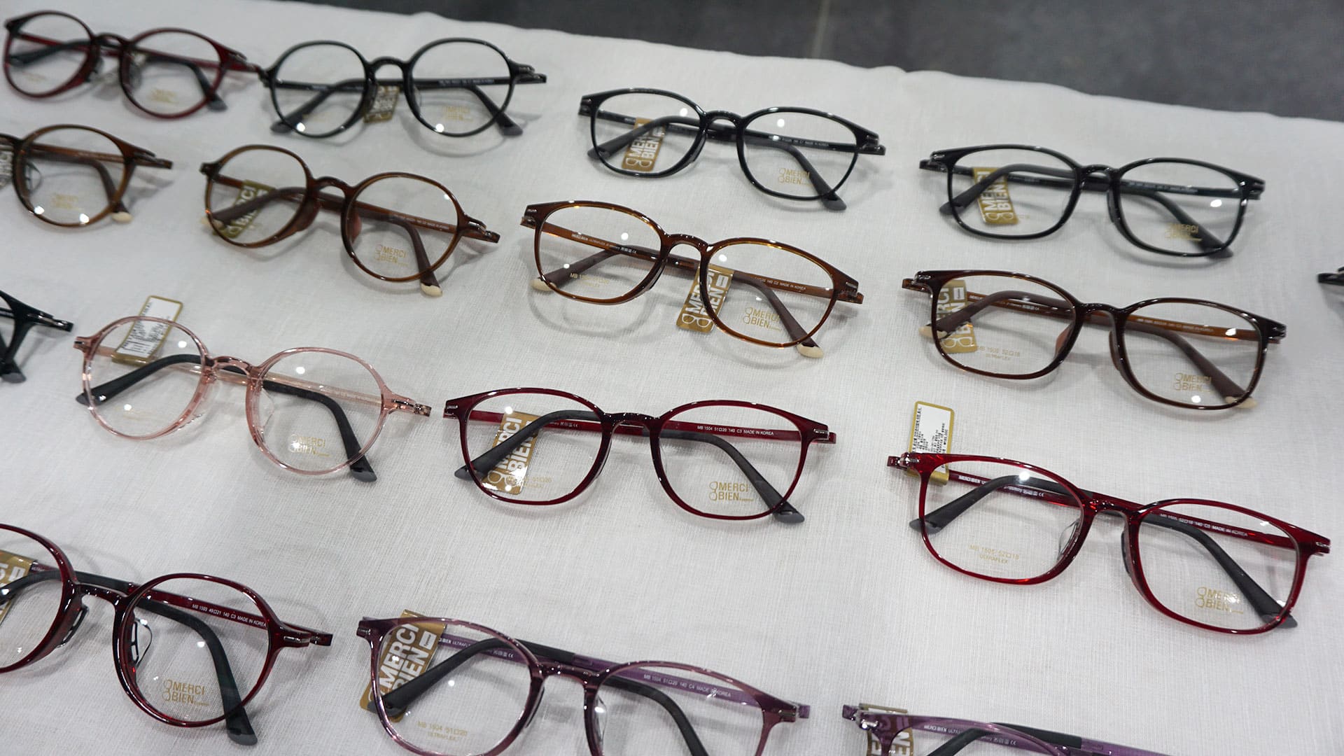 요즘 유행하는 안경테 알아보기 (국제안경산업전시회 참관후기(9)